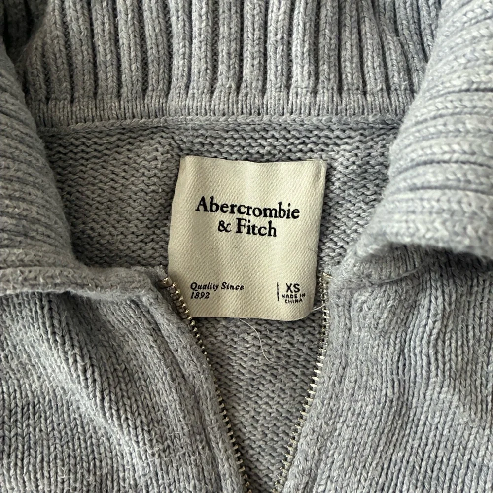 Abercrombie & Fitch Light Gray Sweater - Picture 2 of 2